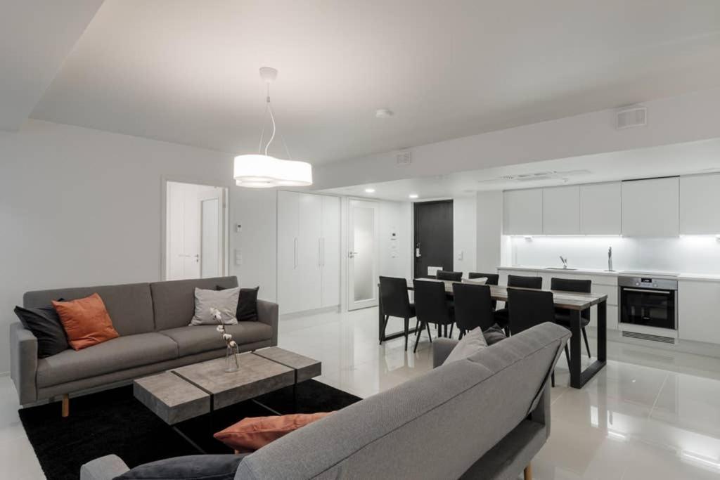 Sleek And Spacious 3 Bedroom Apartment In City Centre Хельсинки Экстерьер фото