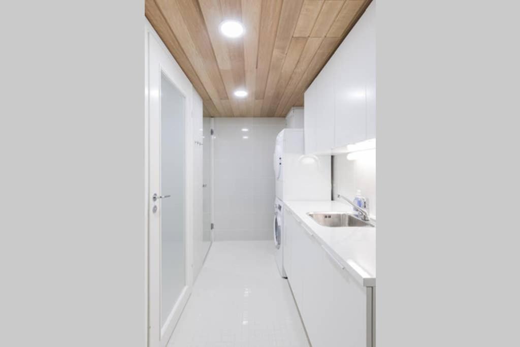 Sleek And Spacious 3 Bedroom Apartment In City Centre Хельсинки Экстерьер фото