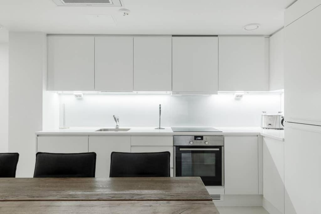 Sleek And Spacious 3 Bedroom Apartment In City Centre Хельсинки Экстерьер фото