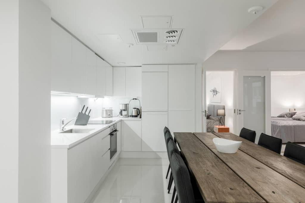 Sleek And Spacious 3 Bedroom Apartment In City Centre Хельсинки Экстерьер фото