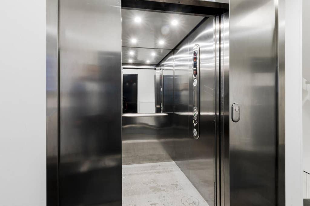 Sleek And Spacious 3 Bedroom Apartment In City Centre Хельсинки Экстерьер фото