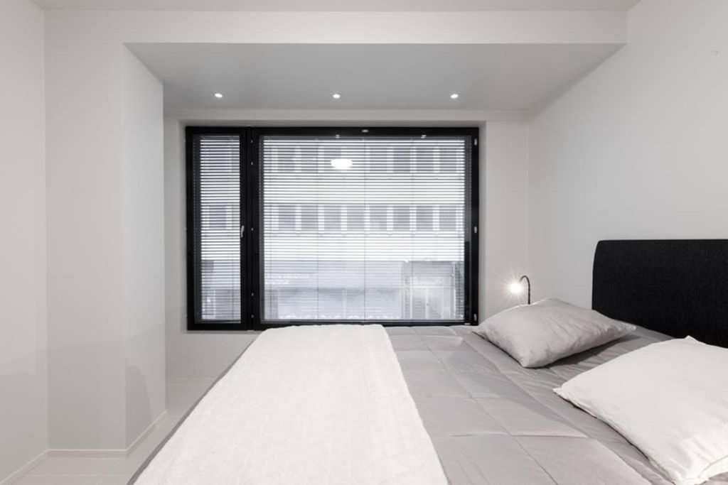 Sleek And Spacious 3 Bedroom Apartment In City Centre Хельсинки Экстерьер фото